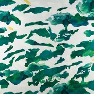 Vzor viskózového kepru v zelenej camo na bielom pozadí Vzor viskózového kepru v zelenej camo na bielom pozadí