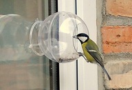 Malý ornitológ kŕmidlo pre vtáčiky transparentný mini atlas krmiva
