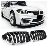 GRIL OBLIČKY BMW F30 F31 11-18 ČIERNY LESKLÝ DVOJ. GRIL OBLIČKY BMW F30 F31 11-18 ČIERNY LESKLÝ DVOJ.