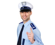 Policajná čiapka s nárameníkami na presadzovanie zákona