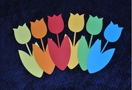 Jarné kvety tulipány dekorácie okno tabuľa škola