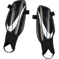 Futbalové chrániče holení NIKE CHARGE SP2164-010, veľkosť L Futbalové chrániče holení NIKE CHARGE SP2164-010, veľkosť L