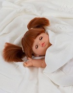 Minikane bábika Paola Reina Gabriela so zatvorenými očkami
