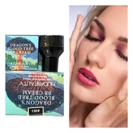 HUDABEAUTY BB DRAGON BLOOD podkladová hubová 130 Panna Cotta stredný odtieň HUDABEAUTY BB DRAGON BLOOD podkladová hubová 130 Panna Cotta stredný odtieň