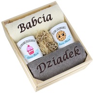 SÚPRAVA UTERÁKOV A HRNÍČKOV DARČEK BABKA DEDKO SÚPRAVA UTERÁKOV A HRNÍČKOV DARČEK BABKA DEDKO