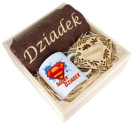 SKVELÝ DARČEK PRE DEDKA UTERÁK + KRABIČKA NA HRNKY SKVELÝ DARČEK PRE DEDKA UTERÁK + KRABIČKA NA HRNKY