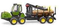 Traktor John Deere so samonakladacím prívesom a 4 kmeňmi Traktor John Deere so samonakladacím prívesom a 4 kmeňmi