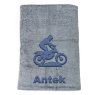 Darček pre motorkára, rýchloschnúci uterák s výšivkou, 70x140 cm, MENO Darček pre motorkára, rýchloschnúci uterák s výšivkou, 70x140 cm, MENO