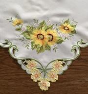 Obliečky Biele vyšívané slnečnice 85cmx85cm Obliečky Biele vyšívané slnečnice 85cmx85cm
