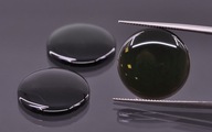 Čierny obsidián so zeleným leskom, priemer 16 mm Čierny obsidián so zeleným leskom, priemer 16 mm