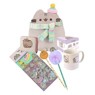 PUSHEEN v šatke 24cm, hrnček, peňaženka, pero, ceruzka MYSTERY BOX PUSHEEN v šatke 24cm, hrnček, peňaženka, pero, ceruzka MYSTERY BOX