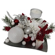Vianočná čelenka na vianočnom dekoračnom stole