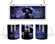 ADDAMS STREDA GRAFICKÝ HRNČEK + MENO ADDAMS STREDA GRAFICKÝ HRNČEK + MENO