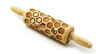 Drevený valček na sušienky HONEYCOMB VČELY VČELY gravírované Drevený valček na sušienky HONEYCOMB VČELY VČELY gravírované