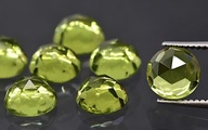 Peridot, fazetovaná okrúhla rozeta, priemer 6 mm Peridot, fazetovaná okrúhla rozeta, priemer 6 mm