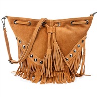 VERA PELLE semišová boho messenger taška s cvokmi a strapcami CAMEL