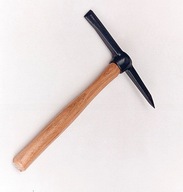Zváracie kladivo s drevenou rukoväťou TH/5 Zváracie kladivo s drevenou rukoväťou TH/5