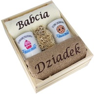DARČEKOVÝ SADA UTERÁK + HRNČKY PRE BABKU A DEDKA DARČEKOVÝ SADA UTERÁK + HRNČKY PRE BABKU A DEDKA