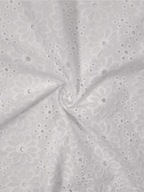 Batiste vyšívané veľkými kvetmi k bielym šatám Batiste vyšívané veľkými kvetmi k bielym šatám