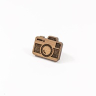 Drevený turistický odznak CAMERA špendlík Drevený turistický odznak CAMERA špendlík