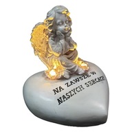 LED figúrka anjelika na hrob s nápisom NAVŽDY V NAŠICH SRDCIACH 12 cm LED figúrka anjelika na hrob s nápisom NAVŽDY V NAŠICH SRDCIACH 12 cm
