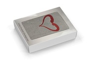 Valentínsky uterák 70x140 sivý Srdiečko červená výšivka v krabičke