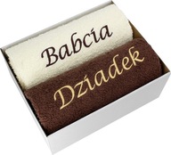 DARČEK PRE BABKU A DEDKA SADA DVOCH UTERÁKOV S VÝŠIVKAMI BABKA A DEDKA DARČEK PRE BABKU A DEDKA SADA DVOCH UTERÁKOV S VÝŠIVKAMI BABKA A DEDKA