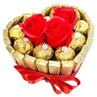 Sladké darčekové srdce vyrobené z čokolád Merci, Ferrero Rocher a mydlových ruží Sladké darčekové srdce vyrobené z čokolád Merci, Ferrero Rocher a mydlových ruží