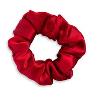 Jemná červená hodvábna scrunchie na vlasy Jemná červená hodvábna scrunchie na vlasy