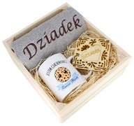 SKVELÝ DARČEK PRE DEDKA UTERÁK + KRABIČKA NA HRNKY SKVELÝ DARČEK PRE DEDKA UTERÁK + KRABIČKA NA HRNKY