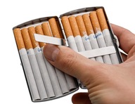 KOVOVÉ POUZDRO NA CIGARETY S 12 CIGARETOVÝMI TANIERKAMI POUZDRO NA CIGARETY DARČEK KOVOVÉ POUZDRO NA CIGARETY S 12 CIGARETOVÝMI TANIERKAMI POUZDRO NA CIGARETY DARČEK