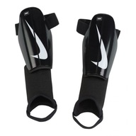 Futbalové chrániče holení Nike Charge DX4610-010 S (150-160 cm)