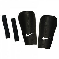 Futbalové chrániče holení Nike čierne rL Futbalové chrániče holení Nike čierne rL